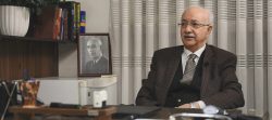 مردی برای تمام فصول