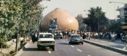 ایستاده در کنار تیمز